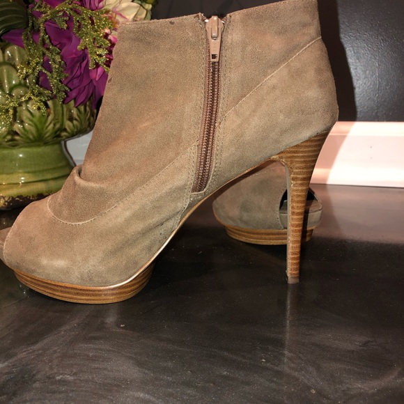 NEW-ZiGiny “Ruffle” platform heel-Dark Stone-sz 9 - Picture 3 of 7